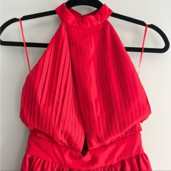 MISSGUIDED red dress - halter, keyhole top with pleated detail. A-line skirt - Picture 5 of 14